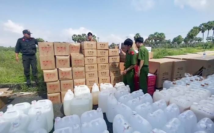 Hàng Hóa Không Rõ Nguồn Gốc Bị Phát Hiện Tại Cảng