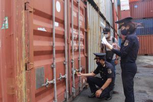 Khi Nào Hải Quan Yêu Cầu Mở Container Kiểm Tra?