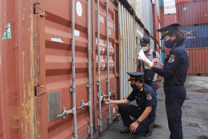 Khi Nào Hải Quan Yêu Cầu Mở Container Kiểm Tra?