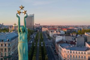 ship hang tu viet nam di Latvia