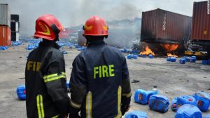 BM Container Depot ở Chittagong vẫn cháy....