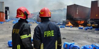 BM Container Depot ở Chittagong vẫn cháy....