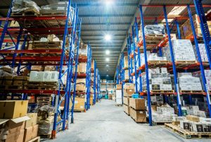 Phân biệt kho tập trung và kho phân tán trong logistics