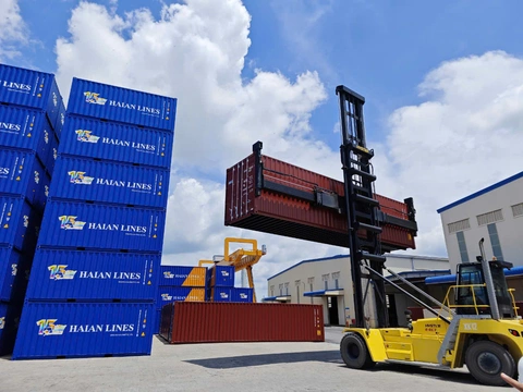 Vietnam-Made Containers Capture Global Logistics Giants’ Attention